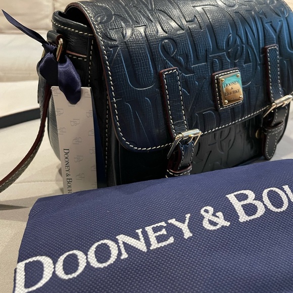 dooney and bourke retro embossed blue leather Safari crossbody Bag - Picture 2 of 13